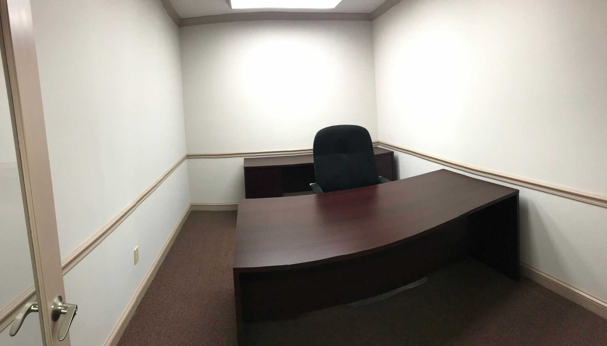 4 Terry Dr, Newtown, PA for lease Interior Photo- Image 1 of 9