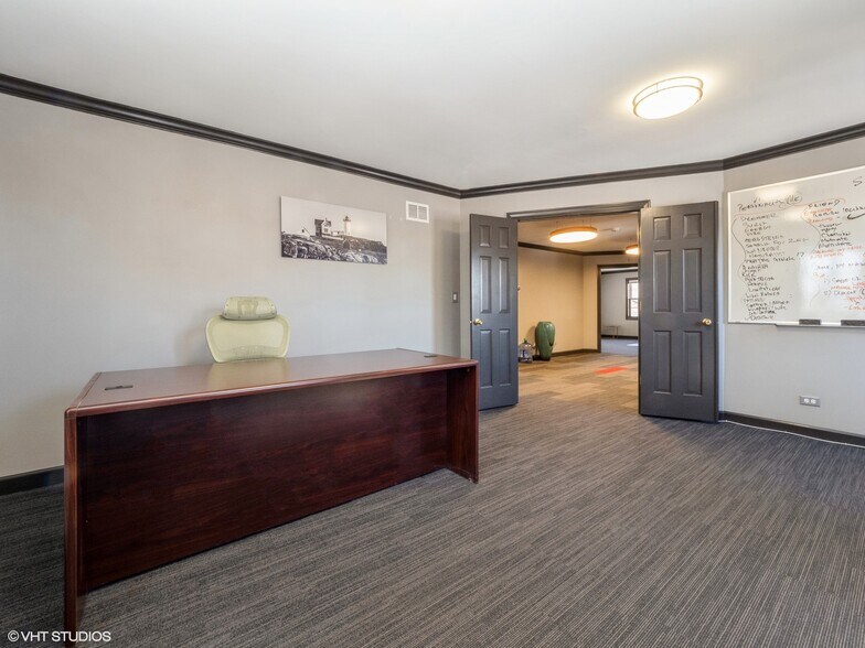 1600 W Colonial Pky, Inverness, IL à louer - Photo intérieure - Image 3 de 12