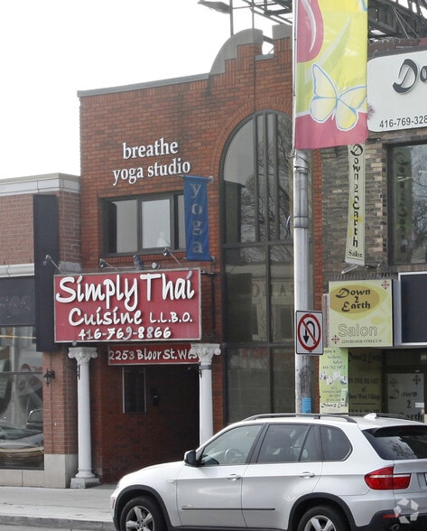 2253 Bloor St W, Toronto, ON for lease - Building Photo - Image 2 of 2