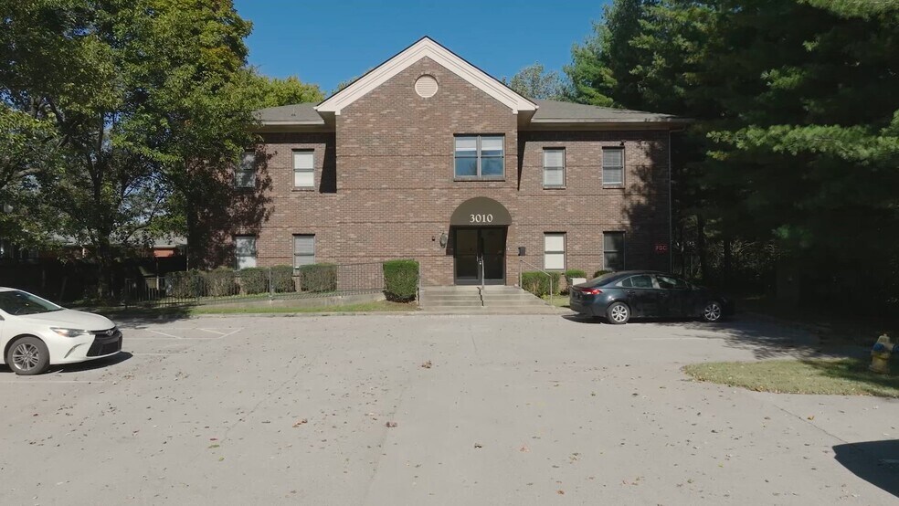 3010 Taylor Springs Dr, Louisville, KY à louer - Vidéo sur l’inscription commerciale - Image 2 de 10