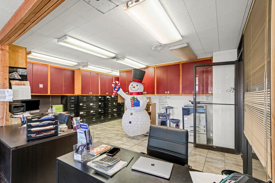 424 S Redwood Rd, Salt Lake City, UT for sale - Interior Photo - Image 3 of 15