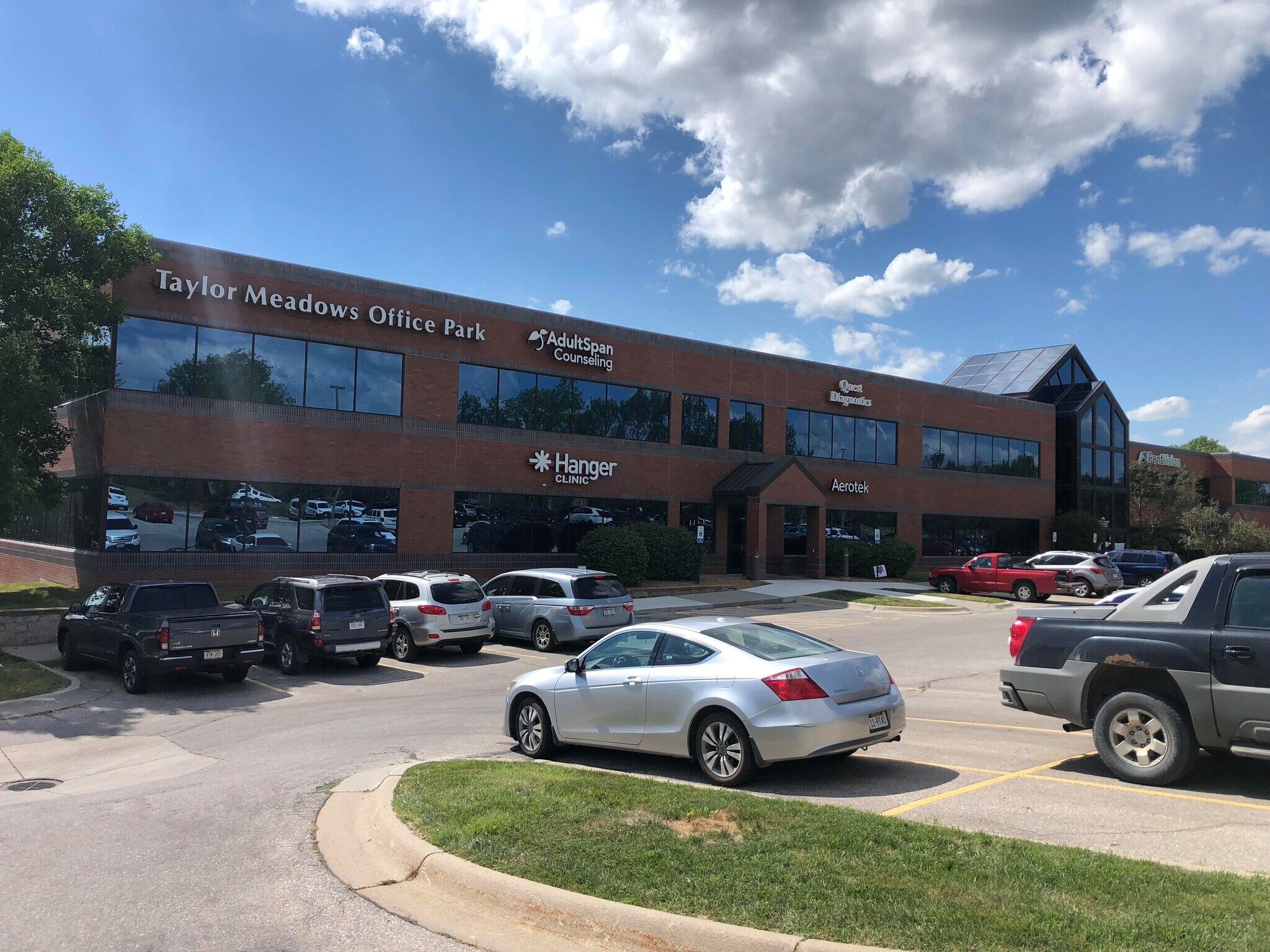1001 S 70th St, Lincoln, NE for lease Primary Photo- Image 1 of 3
