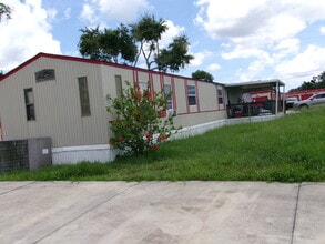 4909 N Cocoa Blvd, Cocoa, FL à louer Photo intérieure- Image 2 de 3