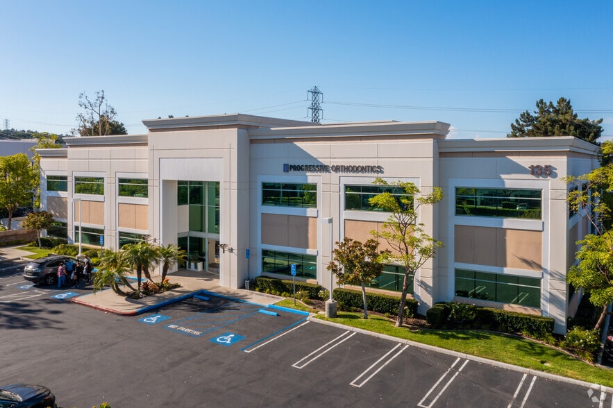 135 Columbia, Aliso Viejo, CA à vendre - Photo du bâtiment - Image 2 de 3