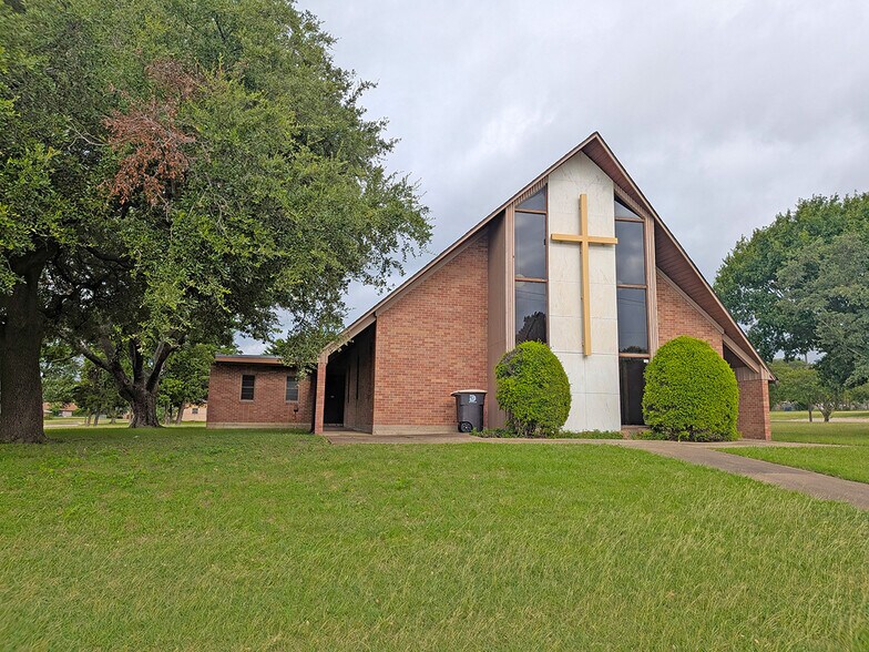 5915 Singing Hills Dr, Dallas, TX à vendre - Photo du bâtiment - Image 3 de 13