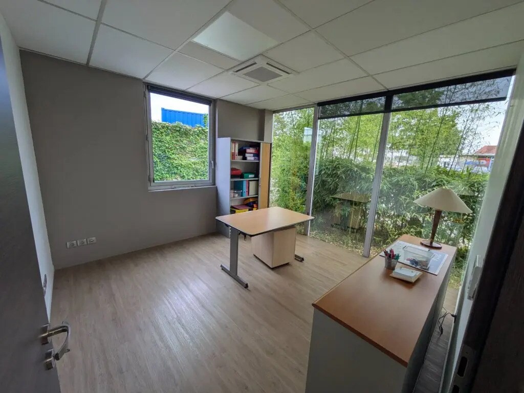 Office in Besançon for lease Interior Photo- Image 1 of 14