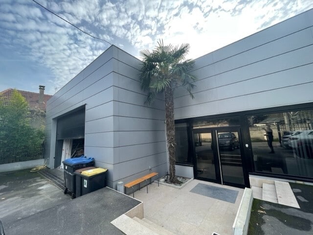 Flex in Saint-Maur-des-Fossés for lease - Building Photo - Image 1 of 12