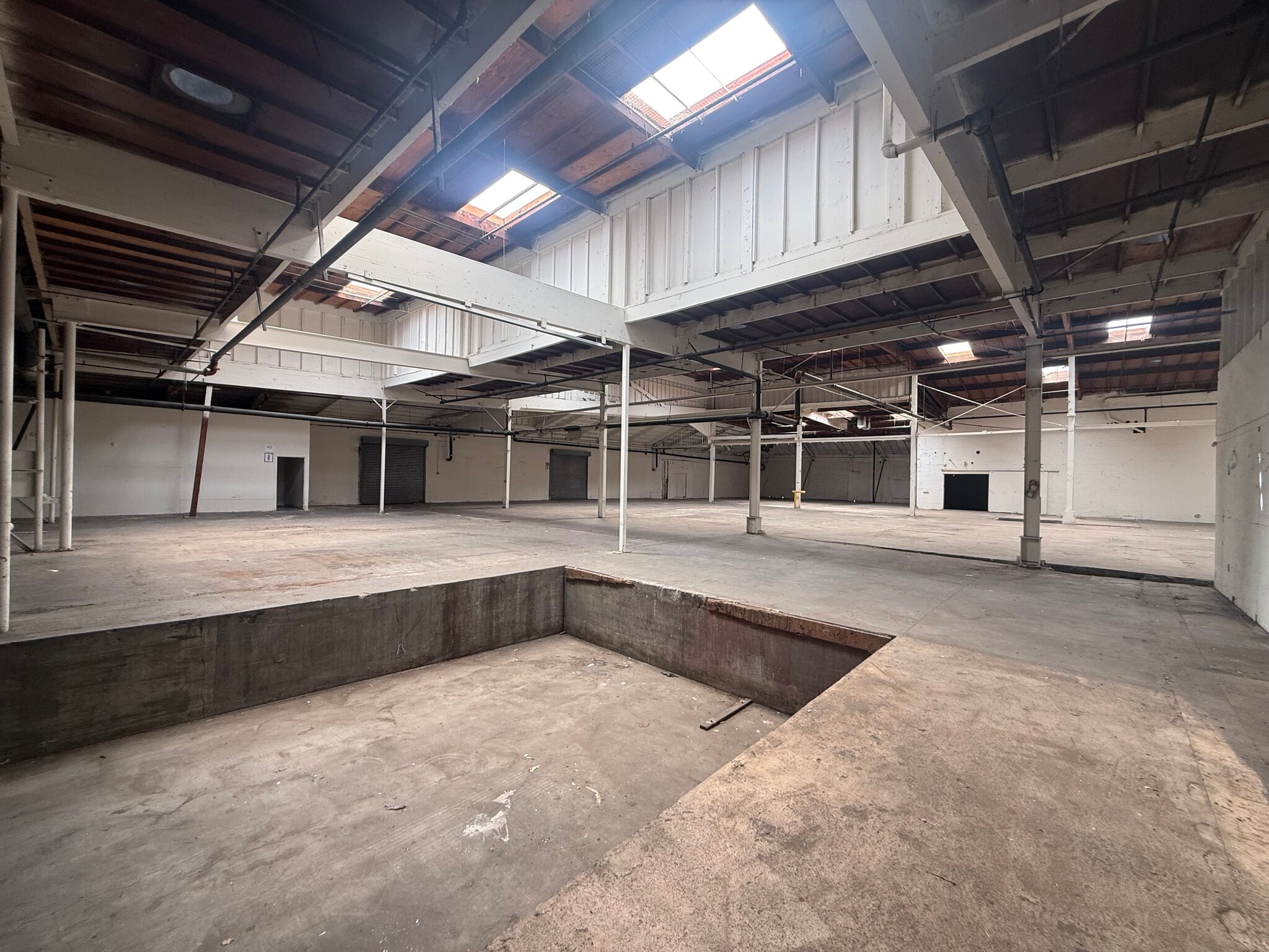 1800 E 50th St, Los Angeles, CA for lease Interior Photo- Image 1 of 1