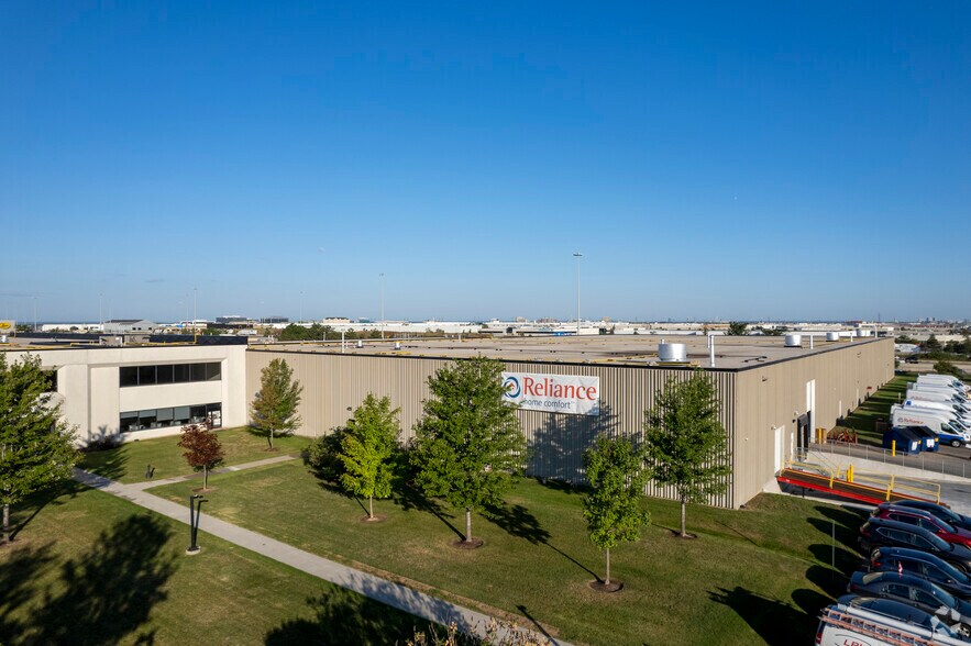 335 Britannia Rd E, Mississauga, ON à louer - Photo du bâtiment - Image 3 de 3