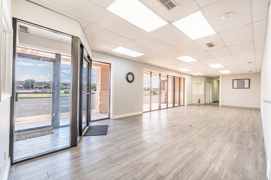 4718 S Loop 289, Lubbock, TX à louer - Photo du bâtiment - Image 1 de 24