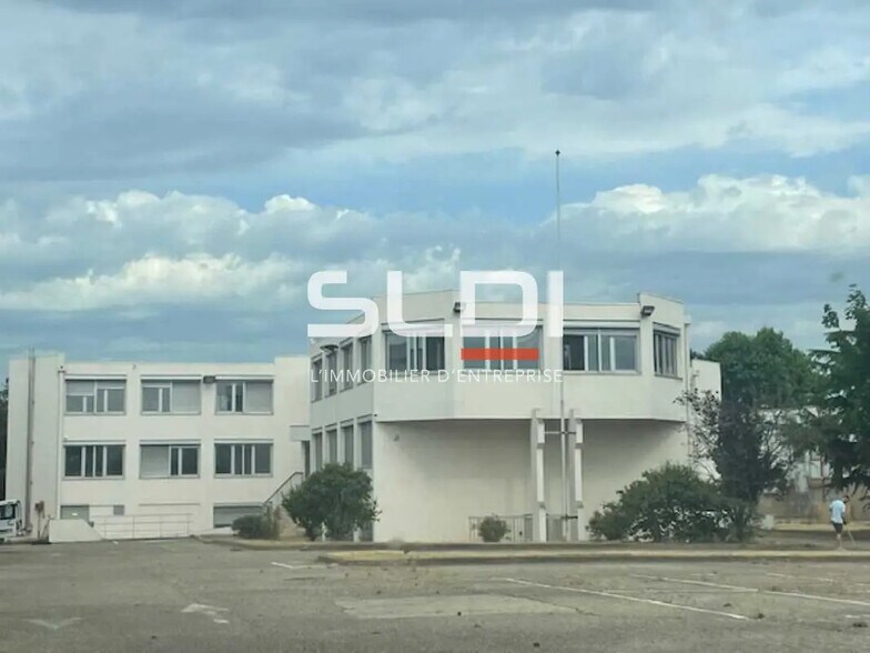 Bureau dans Chassieu à louer - Photo du bâtiment - Image 1 de 6