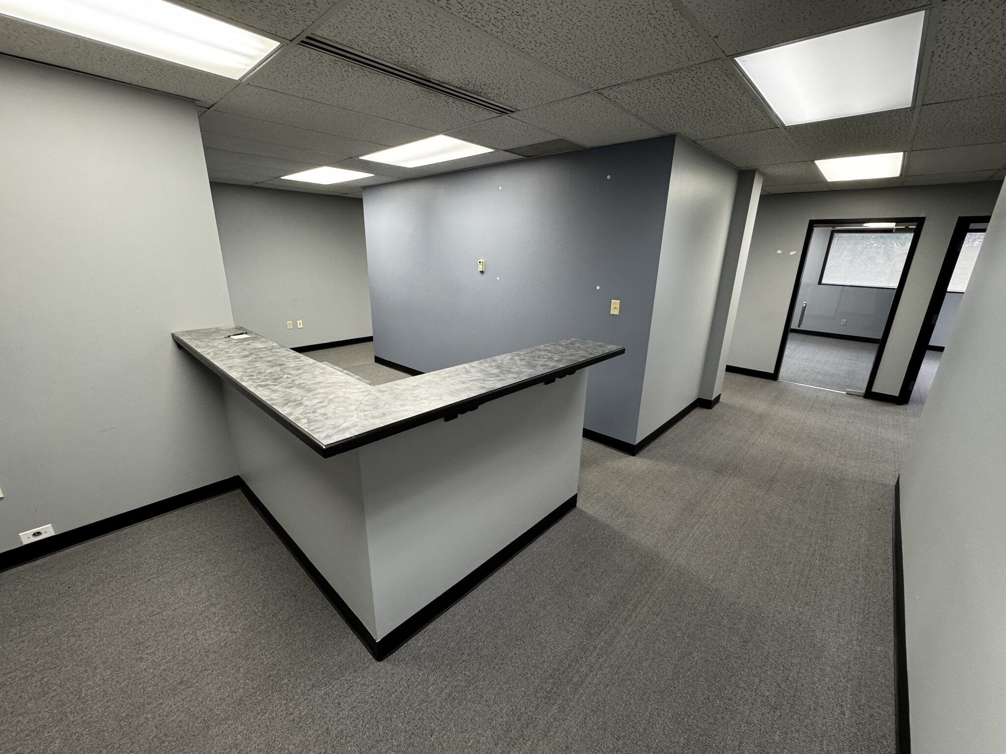 10300 W 103rd St, Overland Park, KS for lease Interior Photo- Image 1 of 10