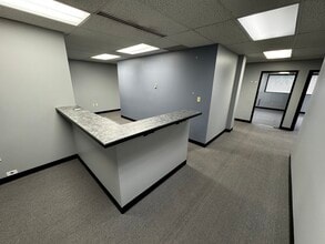 10300 W 103rd St, Overland Park, KS for lease Interior Photo- Image 1 of 10