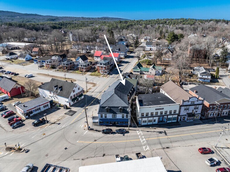 2 Depot St, Pittsfield, NH à vendre - Photo du bâtiment - Image 2 de 66