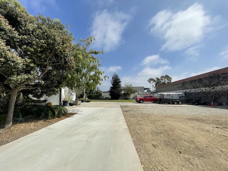 17066 Palmdale Ln, Huntington Beach, CA for lease - Building Photo - Image 3 of 25