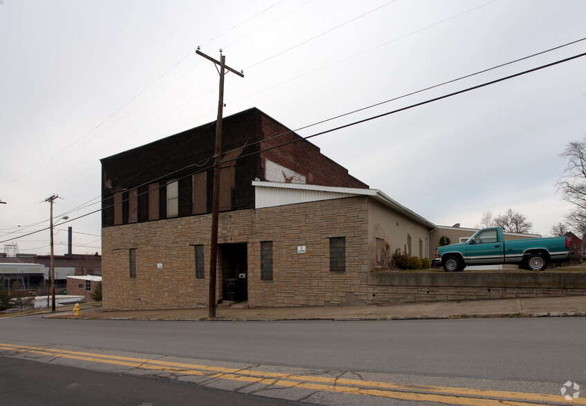 300 Roemer Blvd, Farrell, PA à vendre - Photo principale - Image 1 de 1