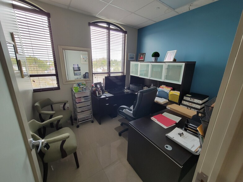 5599 S University Dr, Davie, FL for sale - Interior Photo - Image 3 of 34