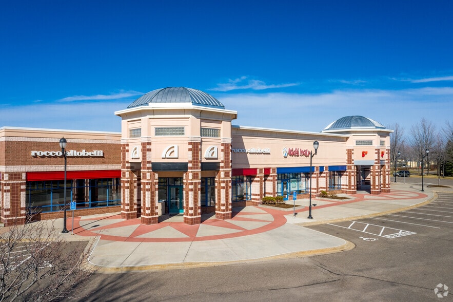 8348-8362 Tamarack Vlg, Woodbury, MN for lease - Building Photo - Image 2 of 12