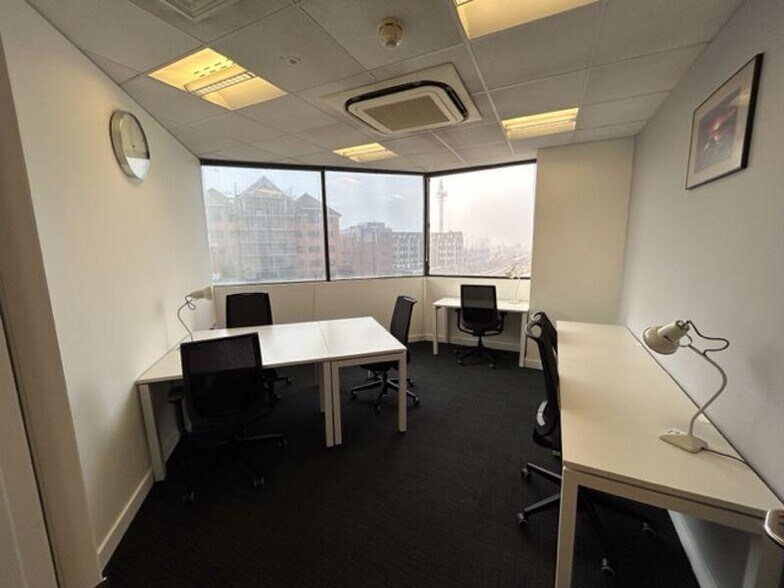 79 College Rd, Harrow for lease - Interior Photo - Image 3 of 22