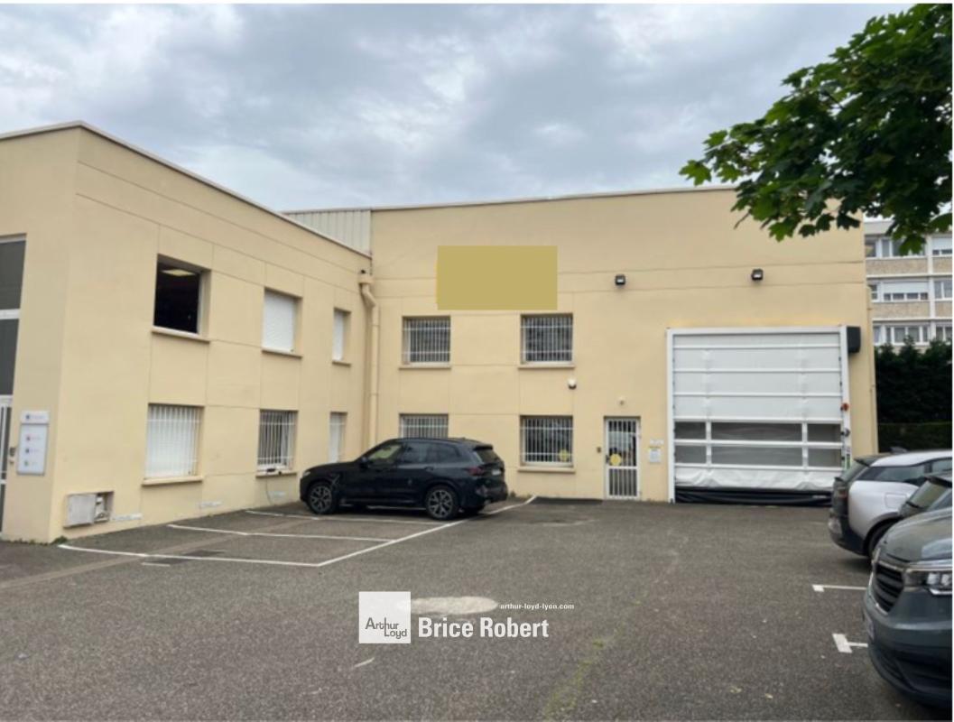 Flex in Lyon for lease Building Photo- Image 1 of 6