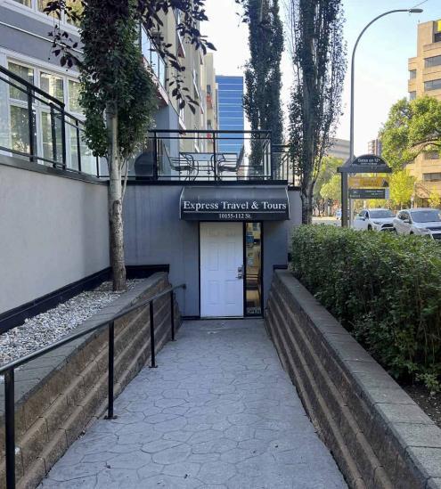 10139-10155 112 St NW, Edmonton, AB à vendre - Photo du bâtiment - Image 3 de 3