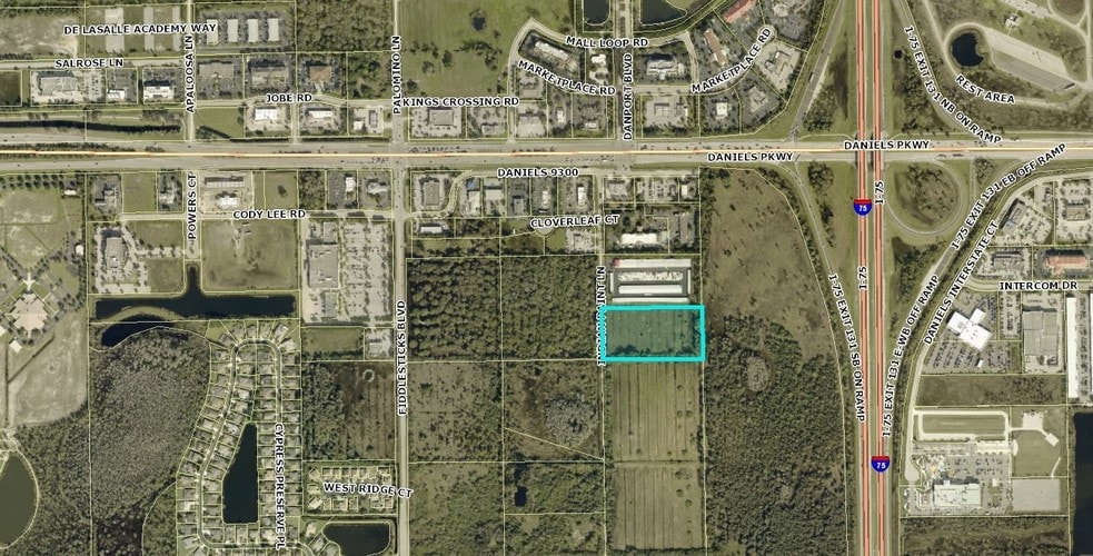 13751 Indian Paint Ln, Fort Myers, FL à vendre - Photo du bâtiment - Image 2 de 2