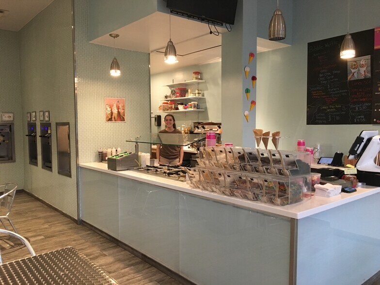 449 Central Ave, Saint Petersburg, FL à louer - Photo intérieure - Image 3 de 7