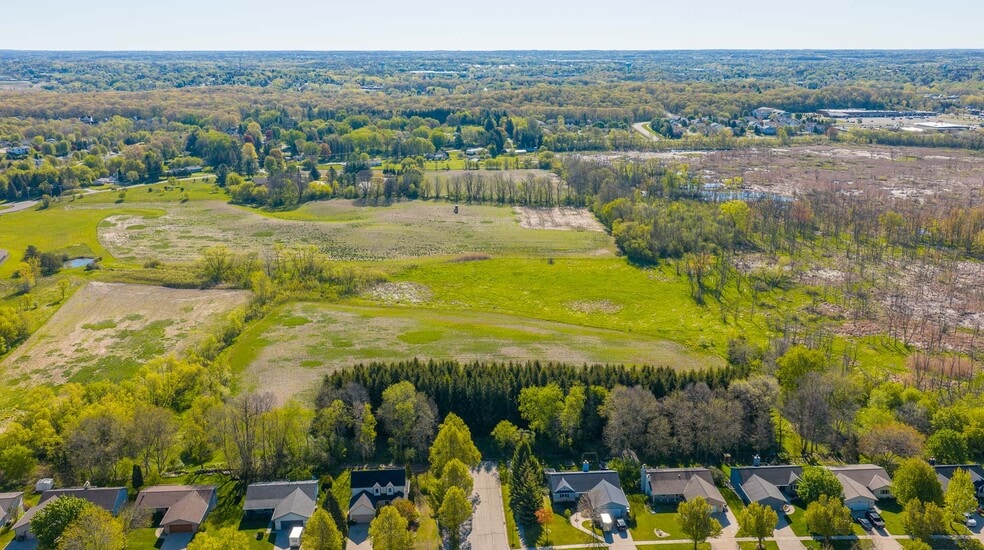 6822 Wildwood Rd, West Bend, WI for sale - Building Photo - Image 1 of 2