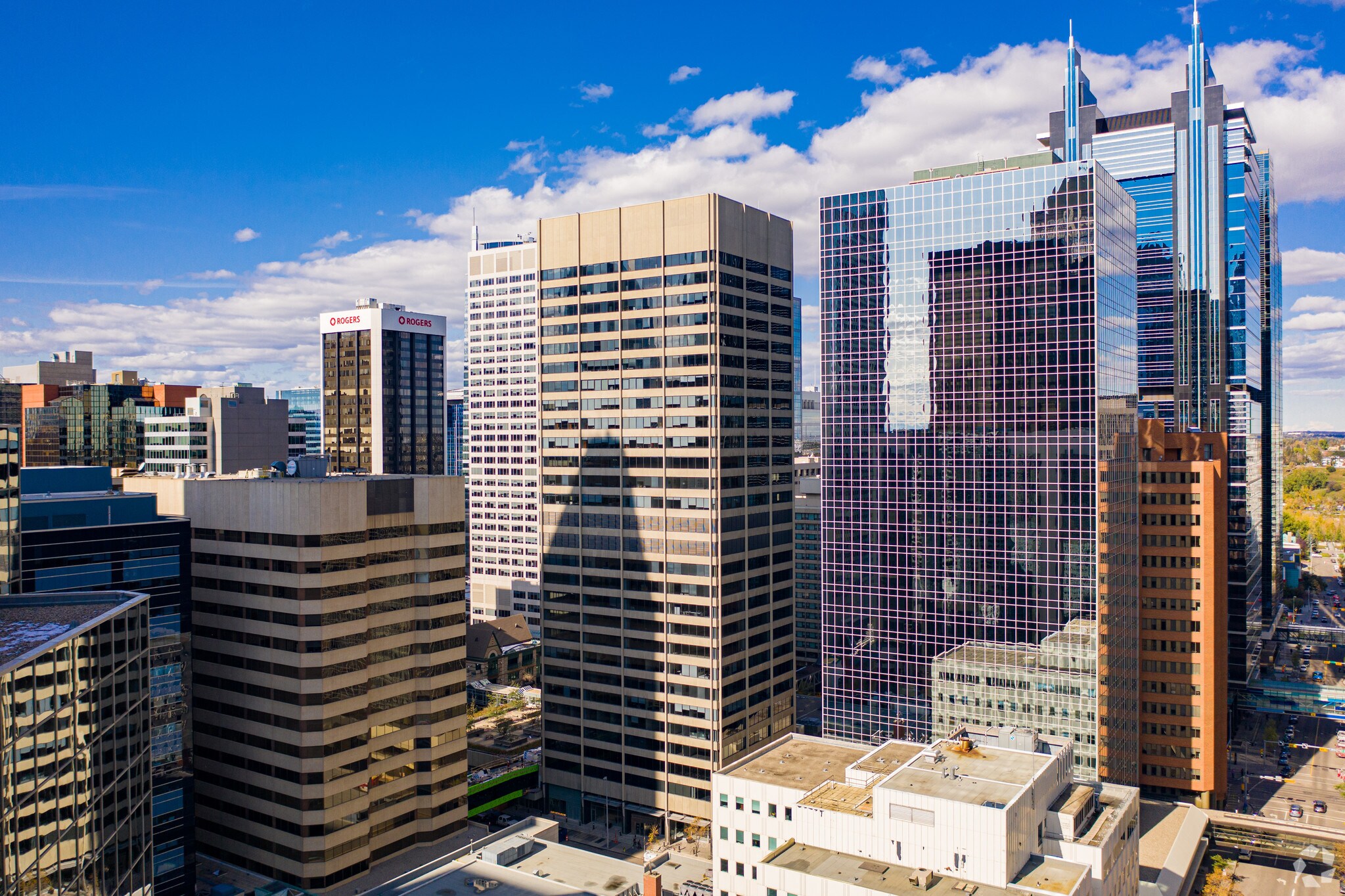 330 5th Ave SW, Calgary, AB à louer Photo du bâtiment- Image 1 de 9