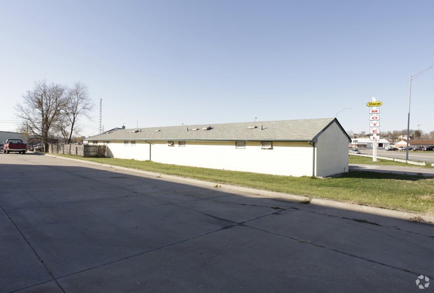 1717 Cornhusker Hwy, Lincoln, NE for sale - Building Photo - Image 2 of 13