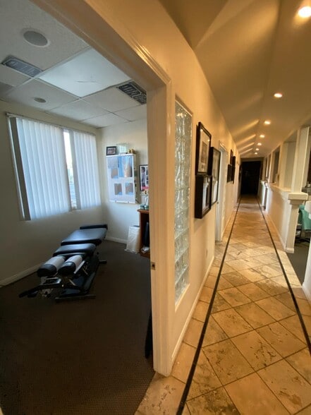 1325-1337 E Thousand Oaks Blvd, Thousand Oaks, CA à louer - Autre - Image 3 de 5