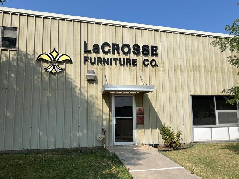 1215 Oak St, La Crosse, KS for sale - Primary Photo - Image 1 of 11