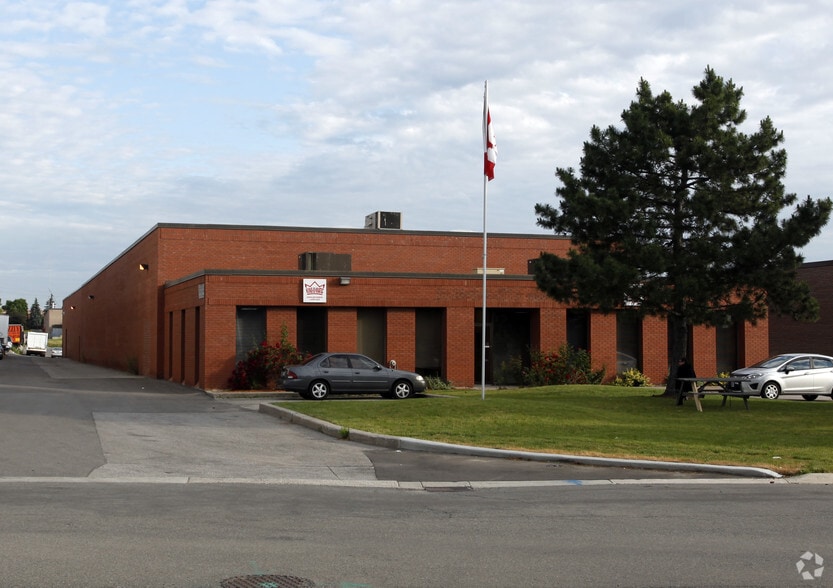 939 Pantera Dr, Mississauga, ON for sale - Primary Photo - Image 1 of 7