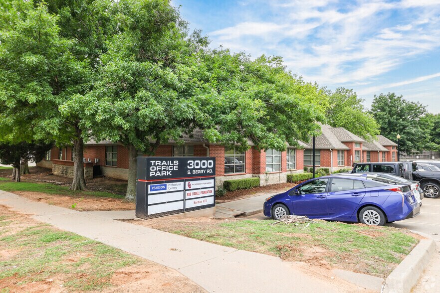3000 S Berry Rd, Norman, OK à louer - Photo du bâtiment - Image 1 de 20