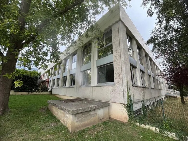 Office in Saint-Germain-en-Laye for sale - Building Photo - Image 2 of 12