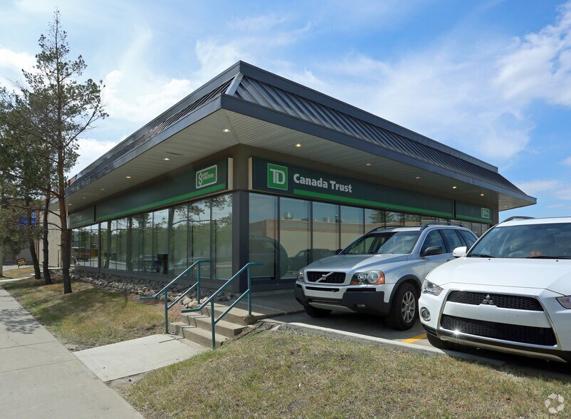 14941 Stony Plain Rd NW, Edmonton, AB à louer - Photo du bâtiment - Image 2 de 4