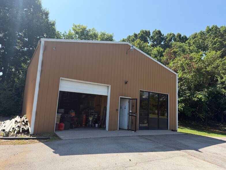 132 Fergus Dr, La Vergne, TN à vendre - Photo du bâtiment - Image 2 de 15