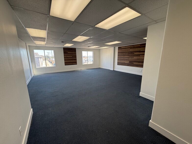 8130 McFadden Ave, Midway City, CA à louer - Photo du bâtiment - Image 3 de 11