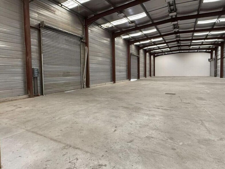 Industrial in Bègles for lease - Building Photo - Image 3 of 6