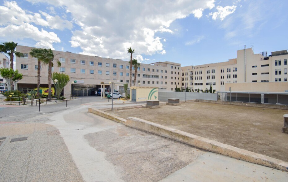 Calle Islas Bahamas, 98, Motril, Granada à vendre - Photo du bâtiment - Image 2 de 18