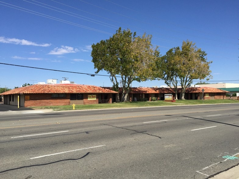 43823-43843 10th St W, Lancaster, CA for lease - Primary Photo - Image 1 of 9