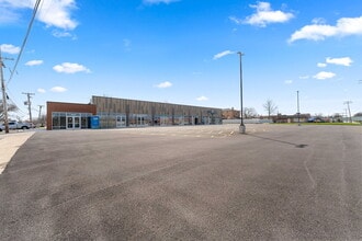7103 W 111th St, Worth, IL for lease Interior Photo- Image 2 of 4
