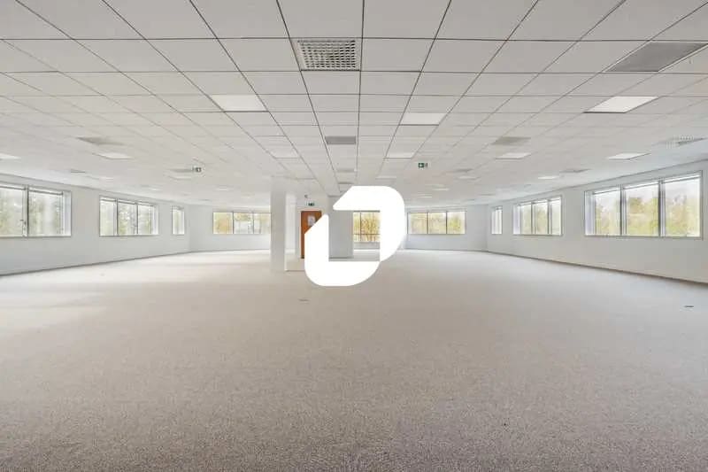 Office in Villepinte for lease - Building Photo - Image 3 of 13