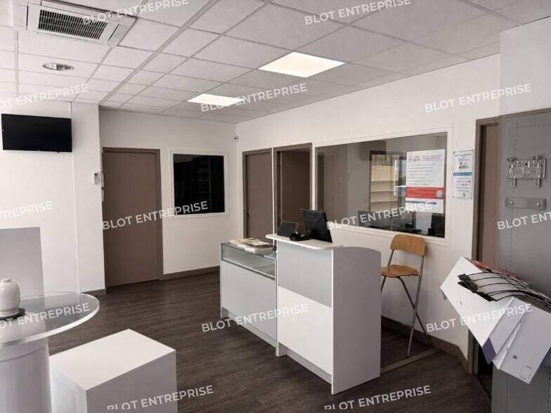 Flex in Cesson-Sévigné for lease - Interior Photo - Image 1 of 4