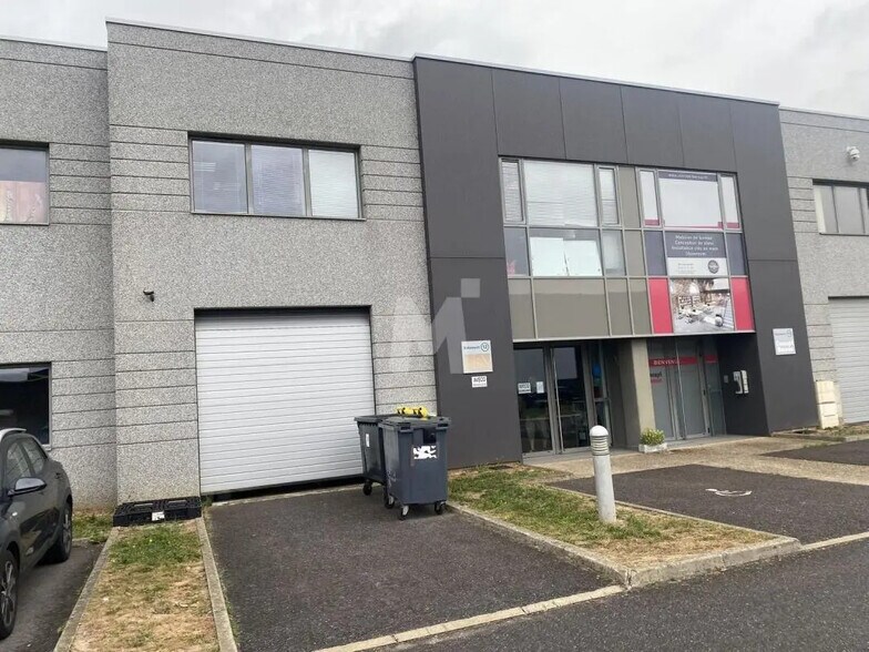 Flex dans Lieusaint à louer - Photo du bâtiment - Image 2 de 10