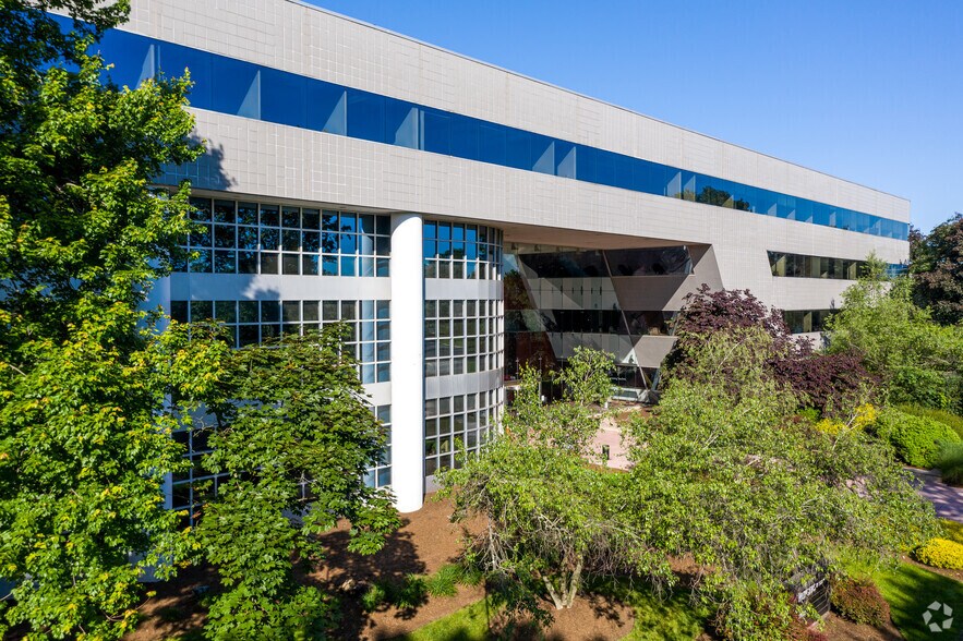 300 Atrium Dr, Somerset, NJ à louer - Photo du bâtiment - Image 2 de 15