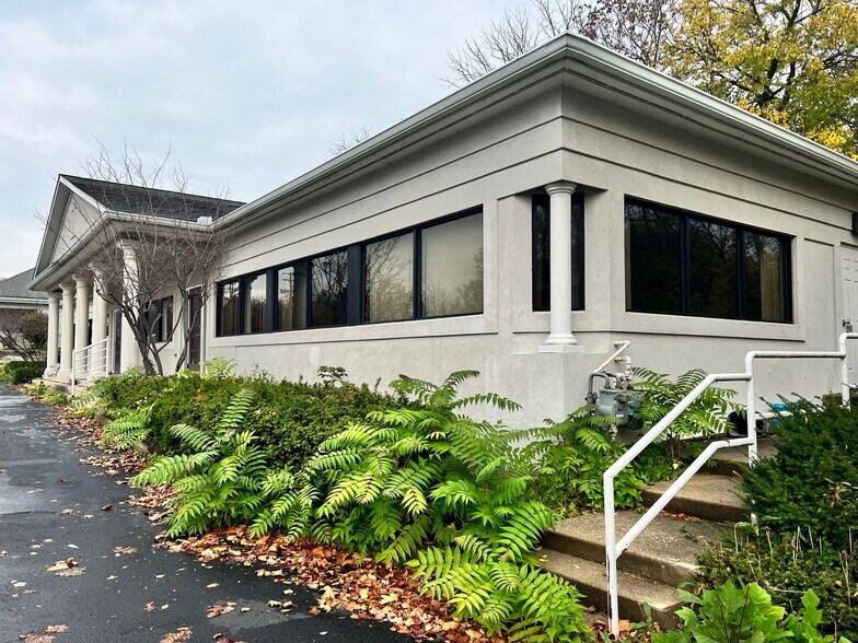 6711 Monroe St, Sylvania, OH à louer - Photo du bâtiment - Image 1 de 7