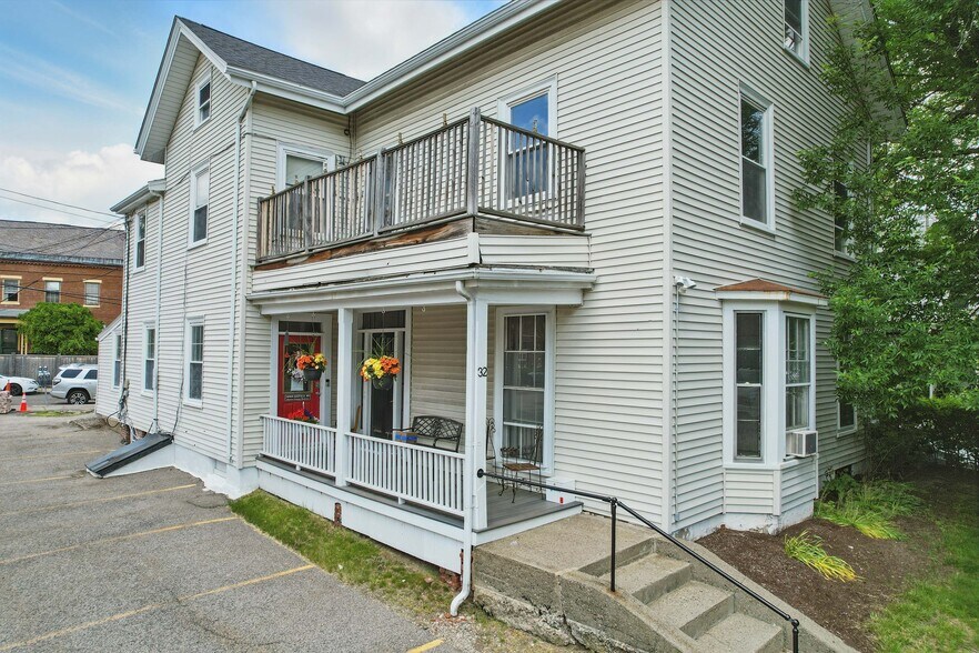 32 Kent St, Brookline, MA à vendre - Photo du bâtiment - Image 3 de 3