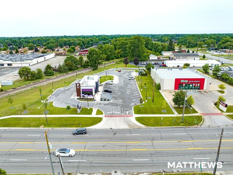2945 Bay Rd, Saginaw, MI for sale - Building Photo - Image 2 of 3
