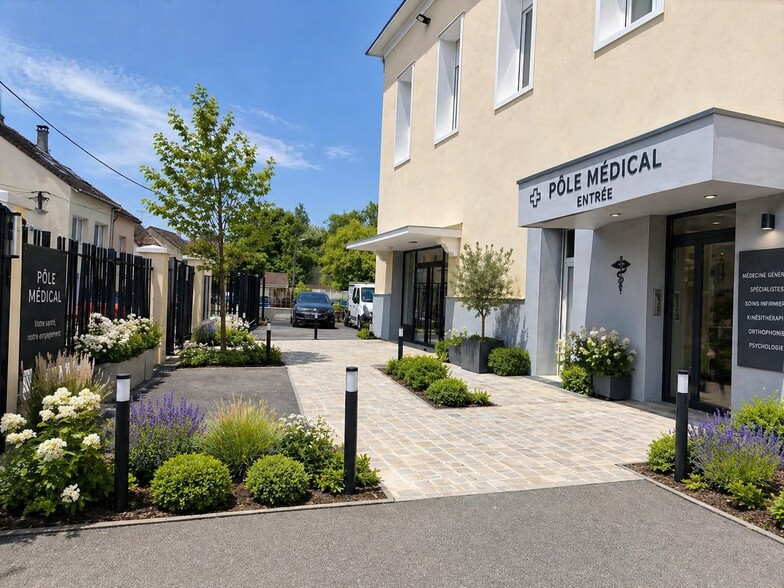 17 Rue Des Gantiers, Luzarches for lease - Building Photo - Image 3 of 7